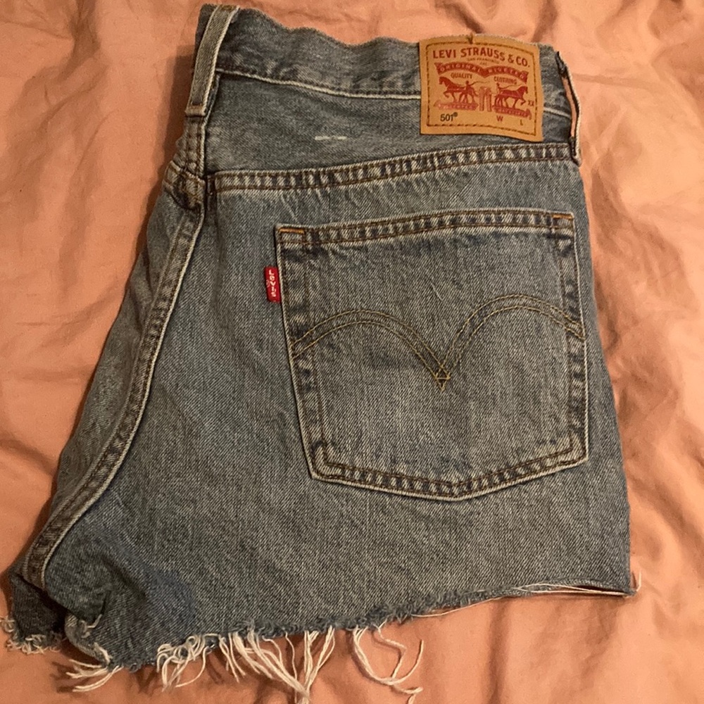 501 LEVI DESTROYED SHORTS
